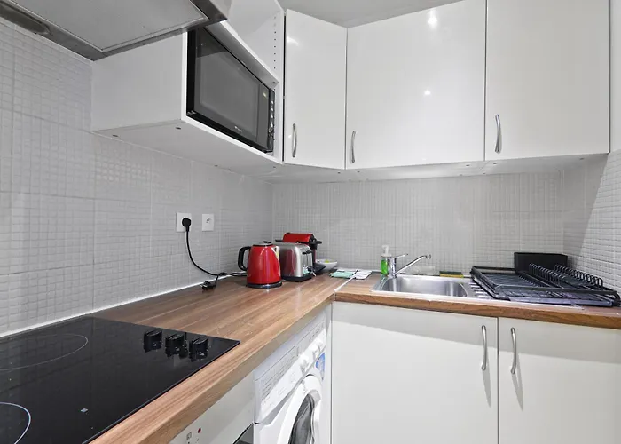 Heart Of 1br-6p Le Marais 8 Free Netflix